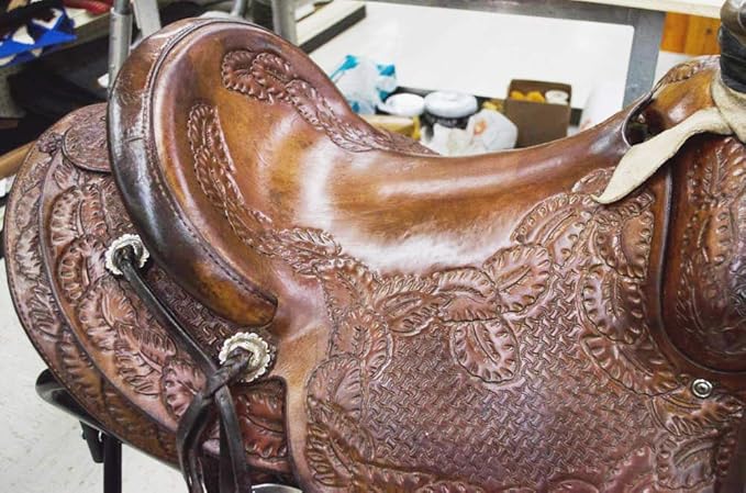 Skidmore’s Leather Cream: All-Natural, Non-Toxic Leather Conditioner, Made in USA Since 1984. Water Repellent Formula Restores Leather Couches, Car Seats, Boots, Shoes, Purses, Bags, Tack. 16 Oz