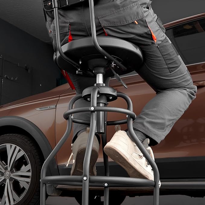 VEVOR Shop Stool with Backrest, Pneumatic Garage Seat/Work Stool with 300 lbs Capacity, Adjustable Height Roller Creeper Seat, 360° Swivel Padded Workshop Stool, for Garage, Shop & Auto Repair, Black