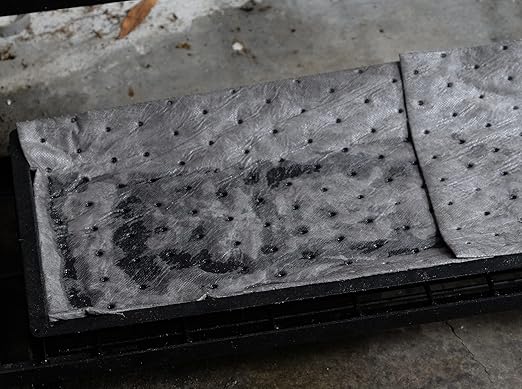 Oil-Dri L90902 15" W x 19" L Universal Heavy Weight Bonded Perforated Pads (100 Mats/Box)