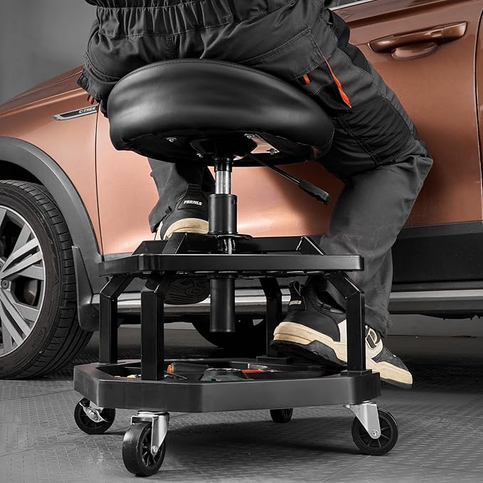 VEVOR Industrial Black Pneumatic Garage Seat/Work Stool with 300 lbs Capacity, Adjustable Height Roller Creeper Seat, 360 Swivel Padded Workshop Stool with Casters, for Garage, Shop & Auto Repair
