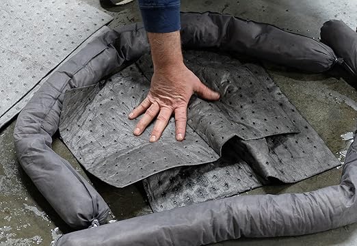 Oil-Dri L90902 15" W x 19" L Universal Heavy Weight Bonded Perforated Pads (100 Mats/Box)